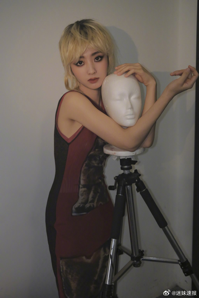 邢菲金色短发大片##邢菲金色短发妆造