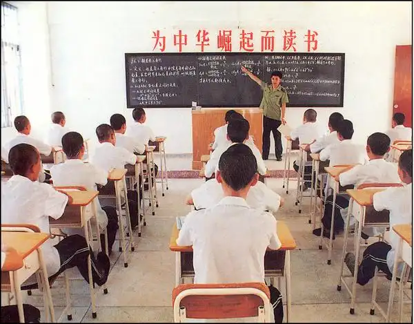这座特殊的学校让高墙少年的义务教育从不缺席