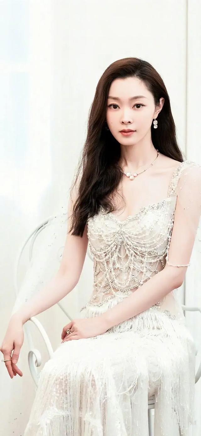 此后,宋轶在多部电视剧中展现了出色的演技,如《伪装