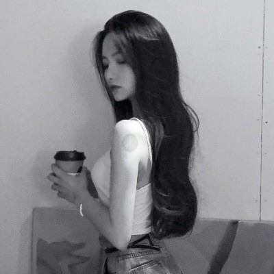 黑白女生头像高冷侧面