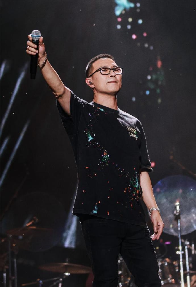 但这并不影响#汪峰演唱会#的预售!