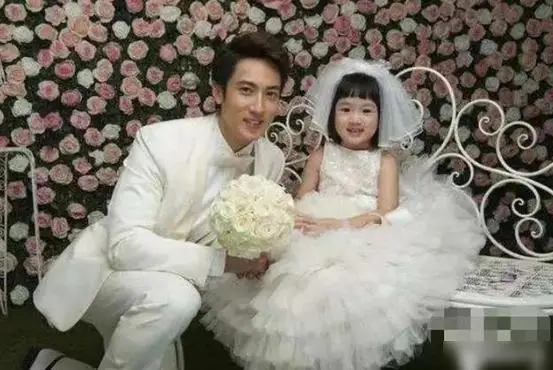 吴尊发癫的背后,是万千家庭的痛点_女儿_老婆_父亲