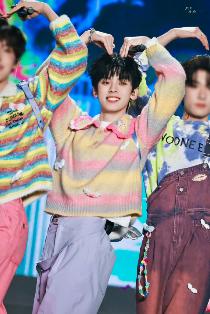 对粉丝很真诚 如果你还在观望入股不亏@tf家族-左航    #蝴蝶少年