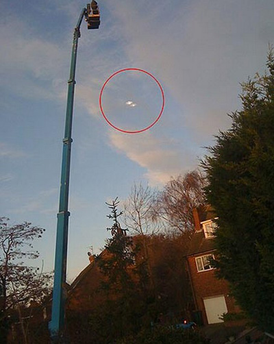 英国一周内两次出现ufo 飞碟外形清晰可见