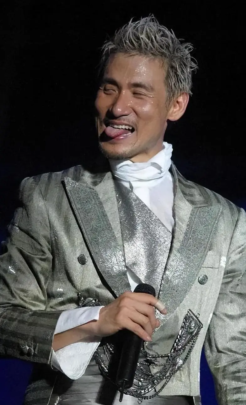 演唱会未开口先传人声!中断演出,要求再来一次_张学友_生活_观众们