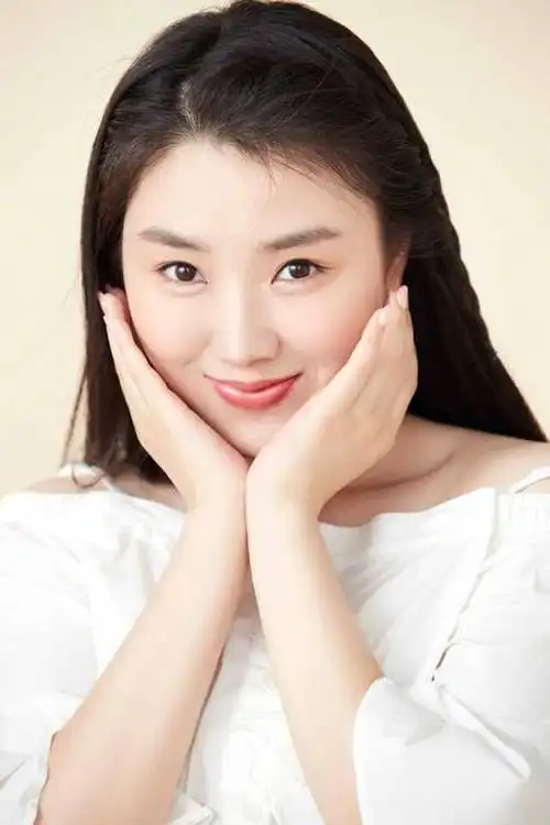 歌手肖洋青春美照曝光 炎炎夏日一抹清新