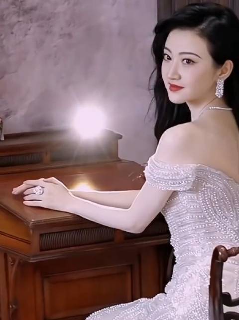 景甜要是身高165以上,比范好看多了