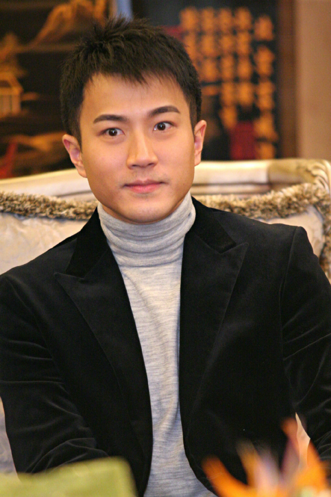 刘恺威是作为歌手出道的,年轻的时候一直都在香港地区发展,所以内陆的