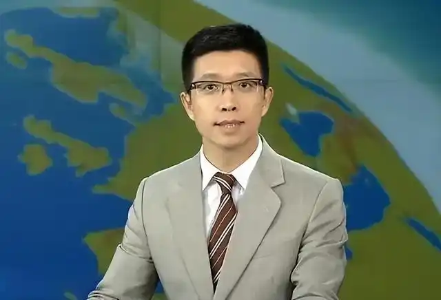 回顾"央视梗王"朱广权:年轻是帅小伙,如今44岁白了头都没结婚