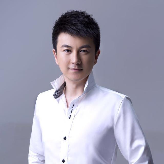 央视"最具综艺细胞"主持人,连续14年获好评,女儿长相却不随爹