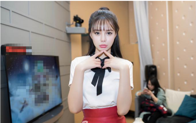 沈梦辰穿皮裤嘟粉嫩嘴唇扮乖巧,十分诱人照片曝光