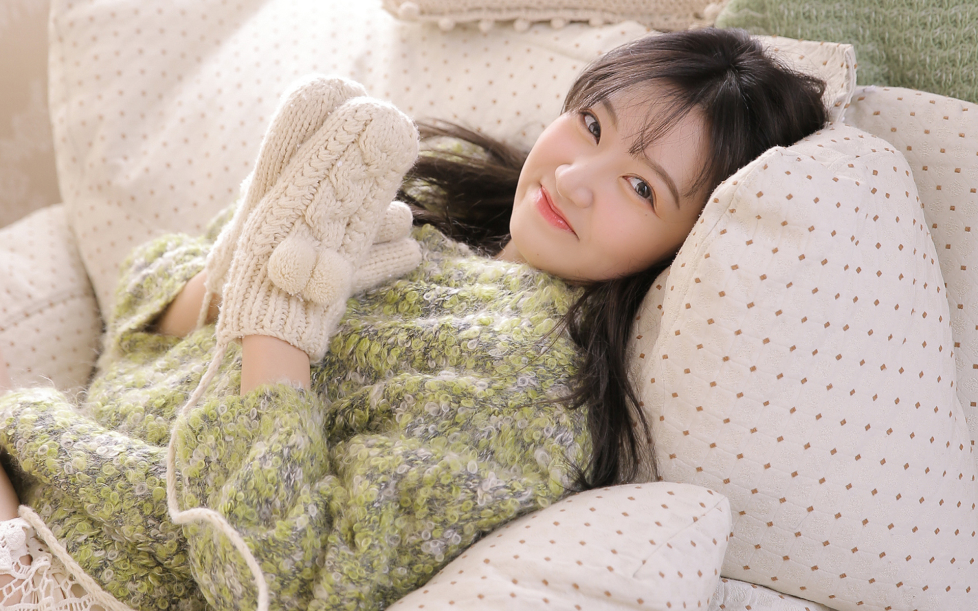 长发美女温暖写真高清桌面壁纸