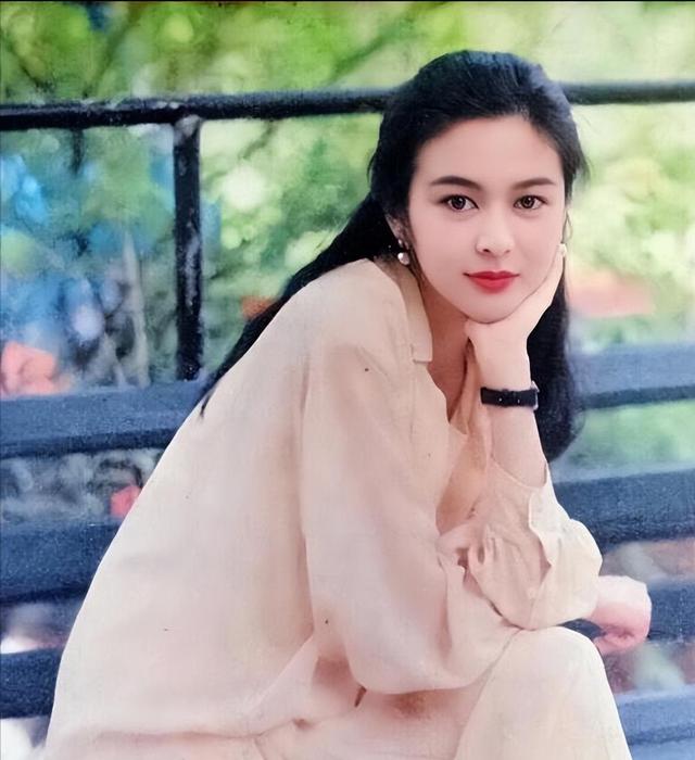 "关之琳魅力巅峰:一组照片揭示女性韵味真谛"