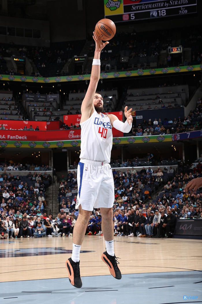 祖巴茨首节3中3拿下6分4板 小萨8中1得3分6板4助|祖巴茨|篮板|快船