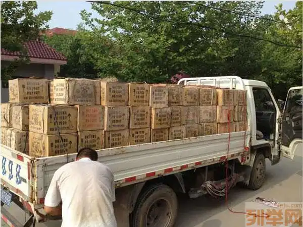 梁山本地回收老酒白酒 县城上门收老茅台五粮液各种酒