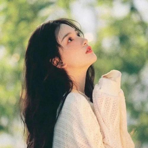 只露侧脸干净女头像 女生头像图片大全 -【爱个性】