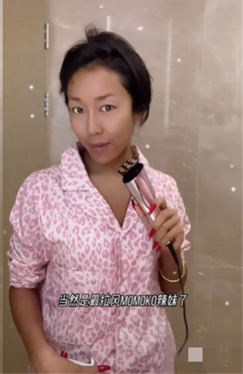 吉克隽逸素颜皮肤太白了刻意展现清纯美态网友却吐槽很路人