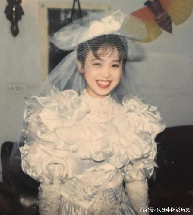 老照片:80年代时尚女性的服饰搭配,原来30年前她们已如此时髦了