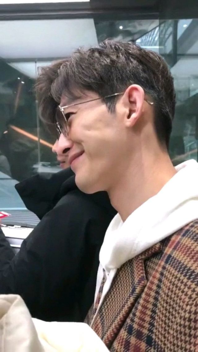 张翰笑起来真是迷倒万千少女,难怪郑爽对他念念不忘,这颜值谁不爱啊