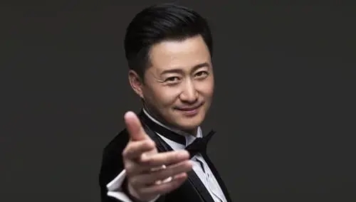 中国百亿票房男演员,你最喜欢哪一位?  第一名:吴京  (325.