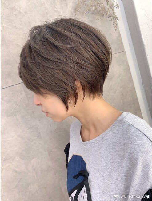 30到50岁的女性,发型就选层次短发,利落蓬松很有层次感