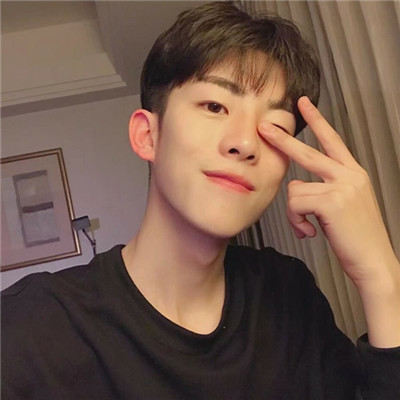 帅气的真人男生头像即便是伤了心也要笑着