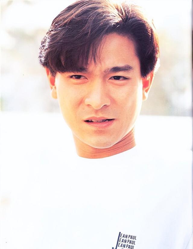 自90年代起,娱乐圈的"顶流"巨星梁朝伟和刘德华便开始了