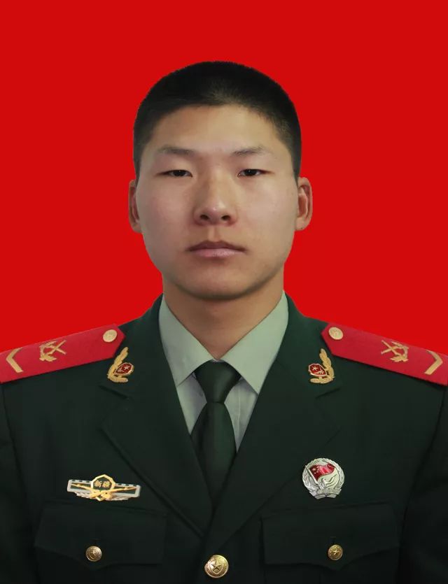 中共党员,1993年7月出生,2011年12月从入伍,中士警衔,现任武警新疆