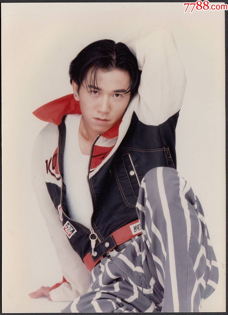 香港著名影星歌星温兆伦