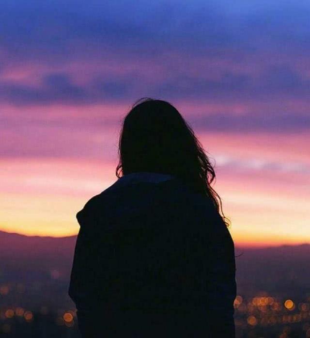 心理测试4个背影女孩哪个最难过测前任是否还对你念念不忘