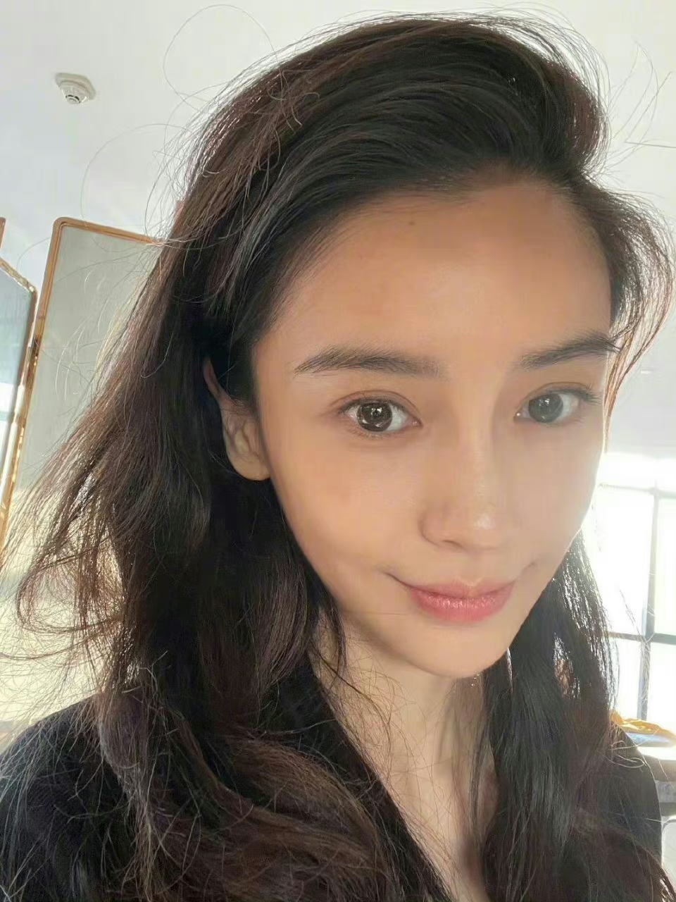 angelababy杨颖,白鹿的素颜自拍生图,谁更美?