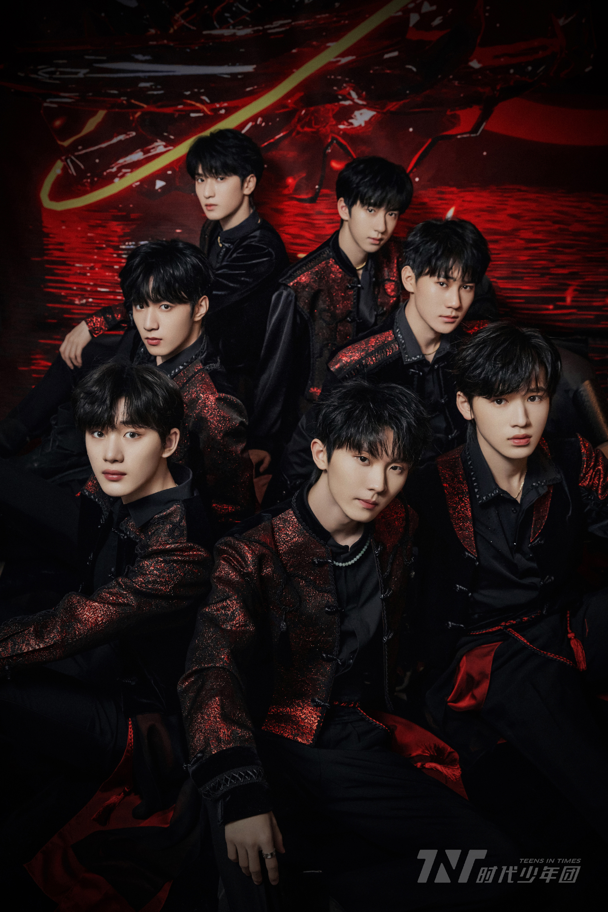 时代少年团cosmo12月刊封面预告全员帅气怼脸元气满满