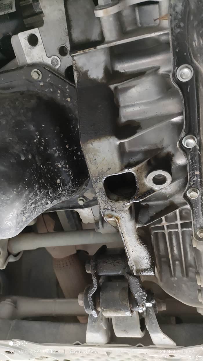 2016昂克赛拉发动机曲轴后油封渗油问题