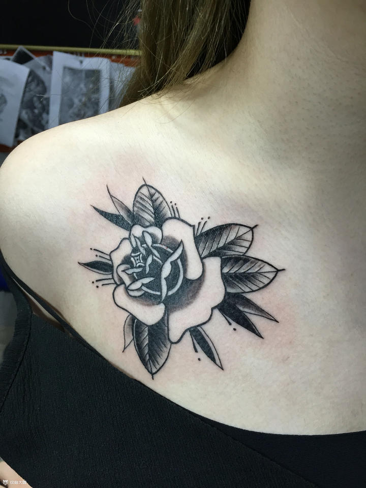胸前玫瑰_纹身图案手稿图片_彭毅的纹身作品集