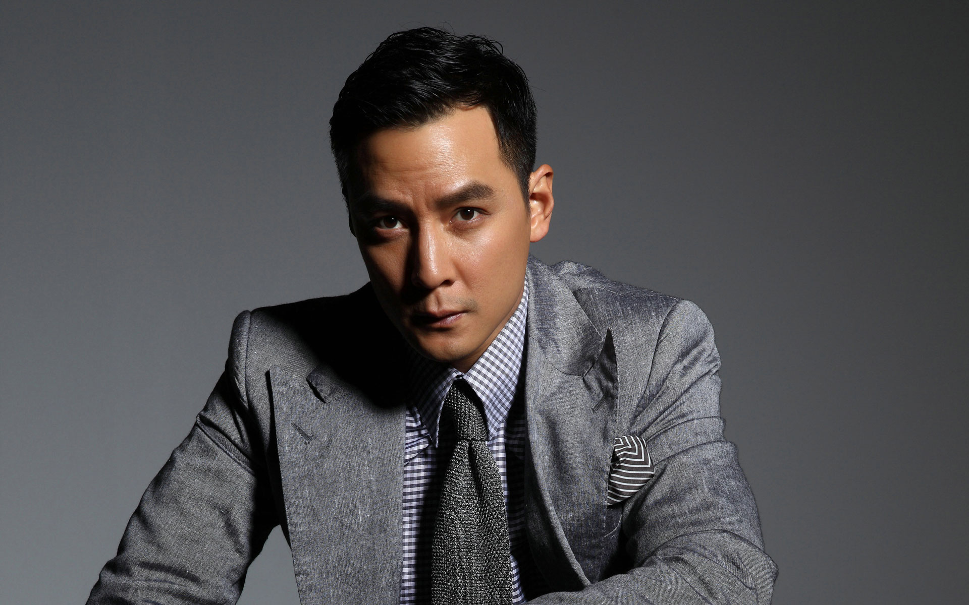 型男吴彦祖西装革履电脑壁纸下载