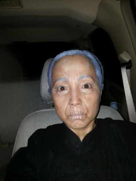 石榴姐苑琼丹曝扮老人照片满脸褶子自嘲很惊悚
