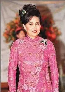 > 查看版本 澳门赌王的二太太,现居加拿大.1957年与何鸿燊结为夫妻.