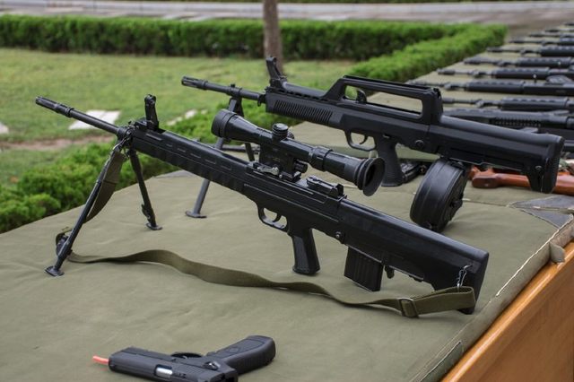 一群学龄前儿童进警营,看武警叔叔的擒敌技能和反恐武器眼都直了