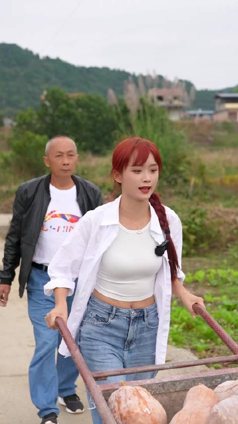 色的花胶海鲜鸡#严素##微博vlog大赛##日常美食#严素小厨娘的微博视频