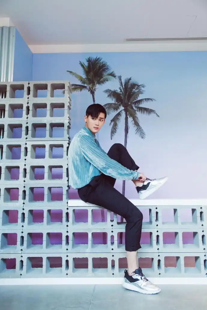 [熊梓淇][新闻]180921 熊梓淇亮相米兰时装周 独特演绎轻奢意式风情