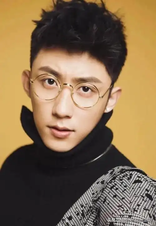 张翰戴眼镜再现"占南弦"扮相,"霸道总裁"一脸禁欲狂吸粉(张翰的的眼睛
