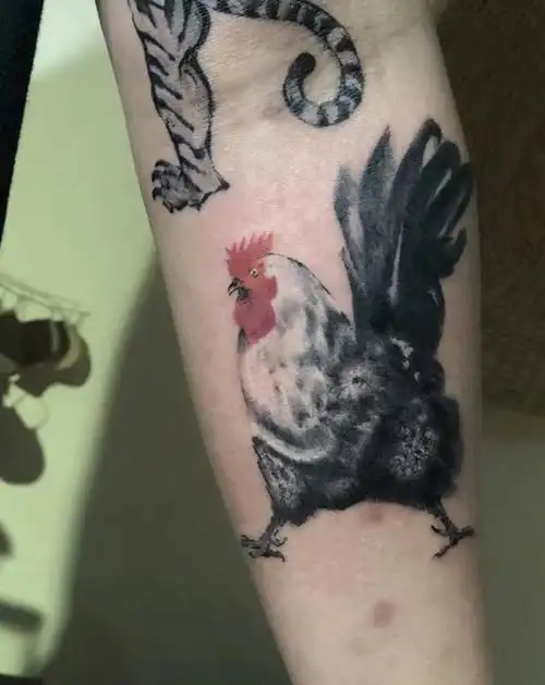 生肖鸡纹身图片_手部手臂水墨水彩公鸡纹身图案