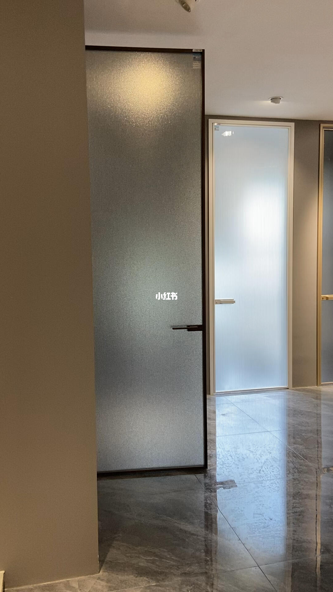 浴室柜,马桶05距门太近94,磨砂玻璃透影的尴尬……这款4 4香梨