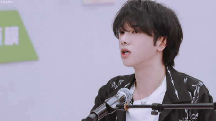 华晨宇美貌bot#是谁又打开硬盘欣赏飒飒的美貌,是我93