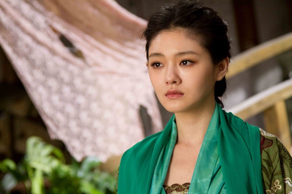 因出演电视剧《流星花园》中"杉菜"一角走红,是中国台湾有名的女演员