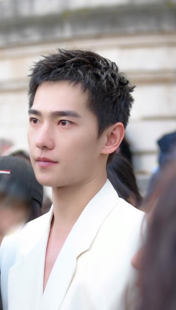杨洋寸头侧脸 - 搜狗图片搜索