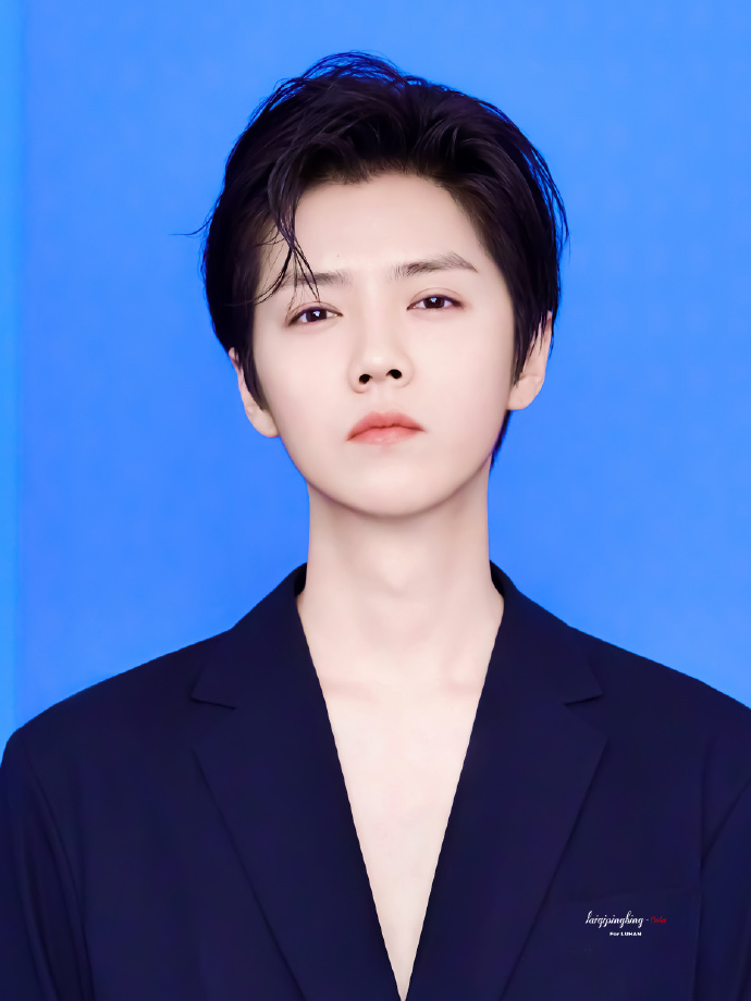 鹿晗 偷到一张帅哥的证件照 (追加一. 来自来7瓶冰阔落 - 微博