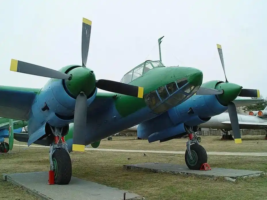 图-2轰炸机(英语:tupolev tu-2,又译为:杜-2 - 抖音