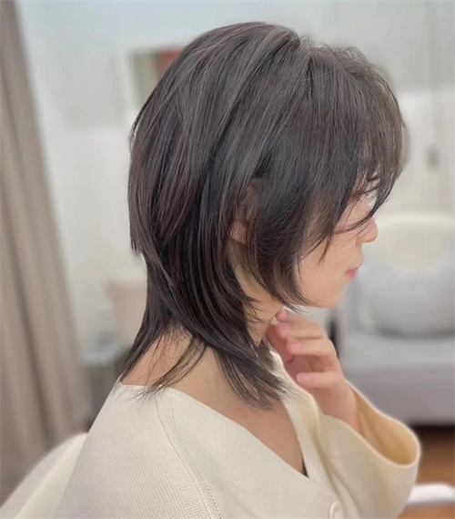 "导读:时尚女生发型推荐,狼尾鲻鱼头,层次剪裁的发型,可修饰头型和发