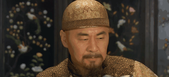 陈建斌眼神凌厉这和快驾崩时的那个愤怒明显不同.